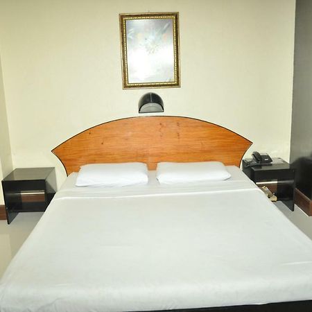 Paragon Suites Cebu Buitenkant foto