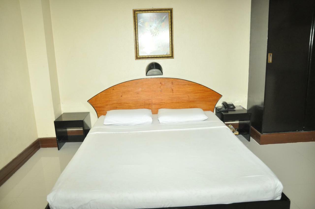 Paragon Suites Cebu Buitenkant foto