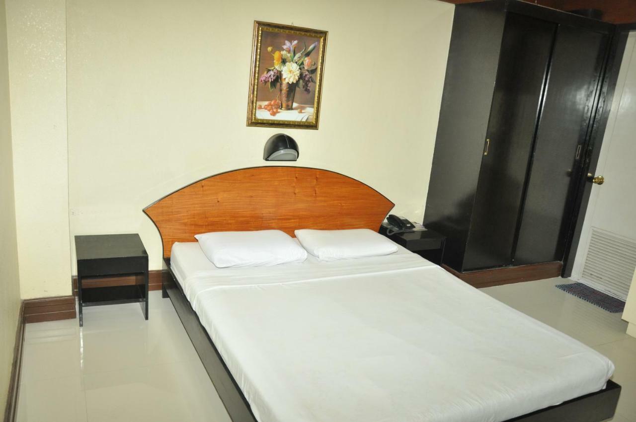 Paragon Suites Cebu Buitenkant foto